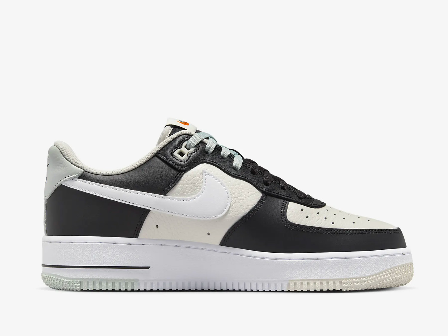 Nike Air Force 1 '07 LV8