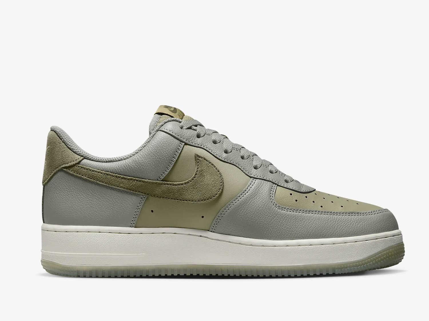 Nike Air Force 1 '07 LV8